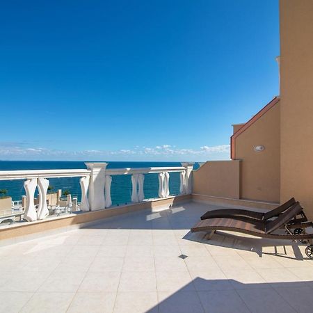 غولدن ساندز La Mer Residence المظهر الخارجي الصورة