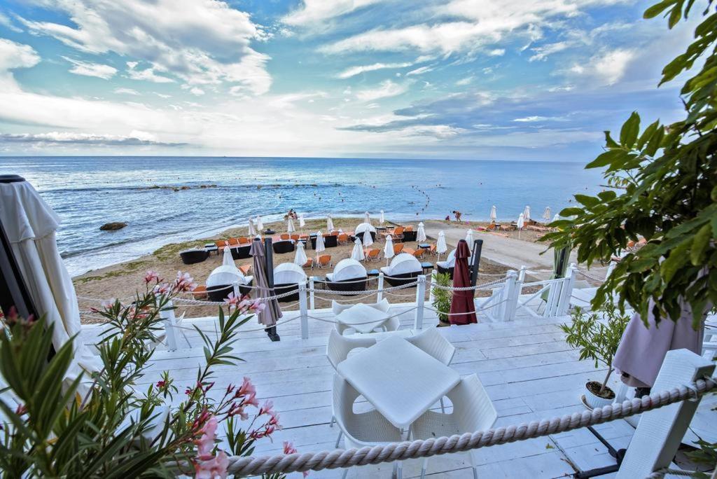 غولدن ساندز La Mer Residence المظهر الخارجي الصورة