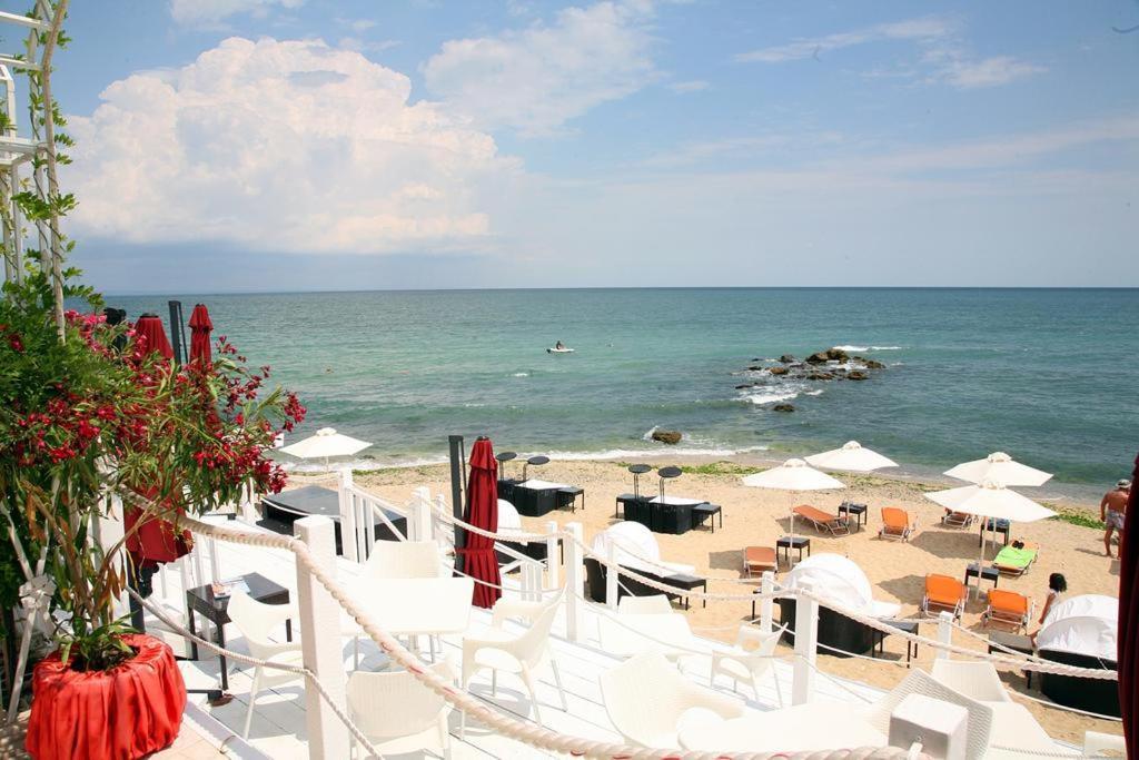 غولدن ساندز La Mer Residence المظهر الخارجي الصورة