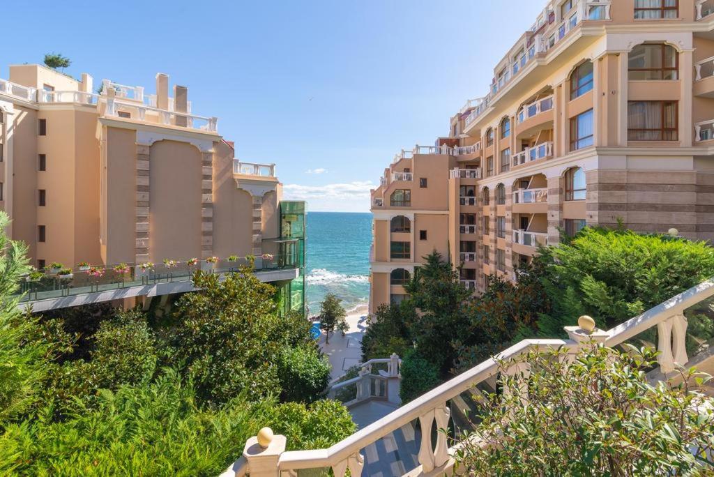 غولدن ساندز La Mer Residence المظهر الخارجي الصورة
