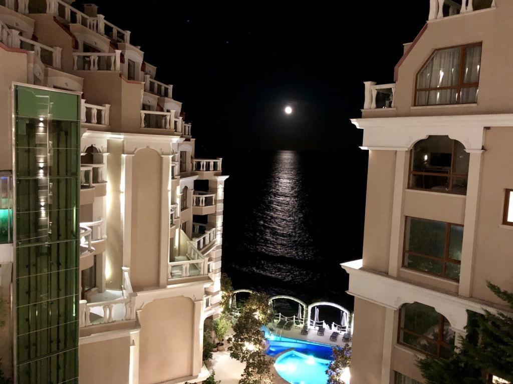 غولدن ساندز La Mer Residence المظهر الخارجي الصورة