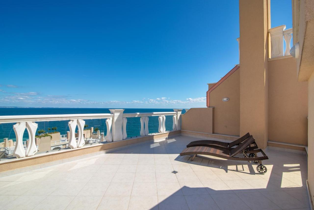 غولدن ساندز La Mer Residence المظهر الخارجي الصورة
