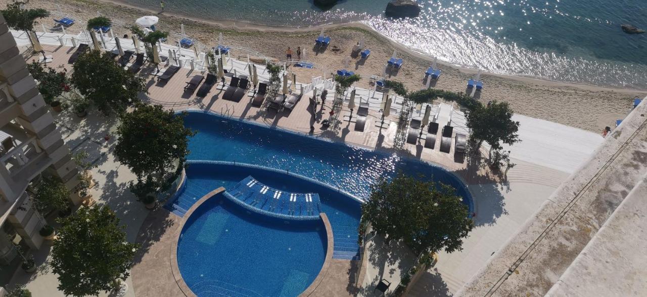 غولدن ساندز La Mer Residence المظهر الخارجي الصورة