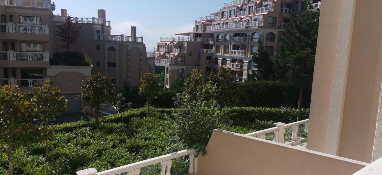 غولدن ساندز La Mer Residence المظهر الخارجي الصورة