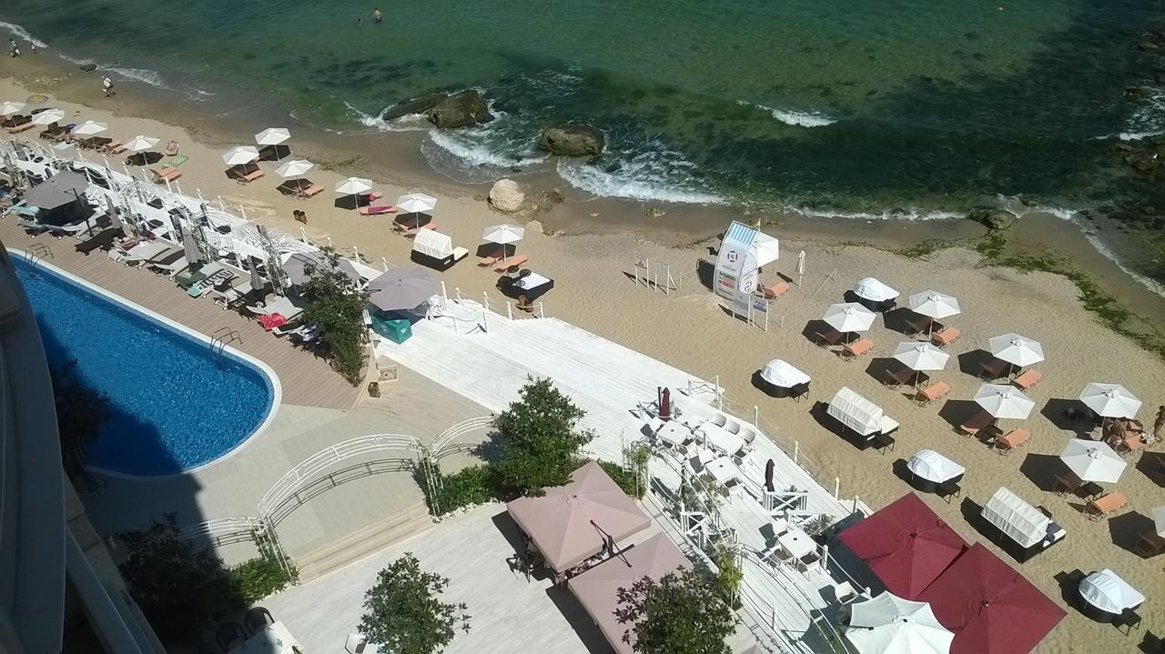 غولدن ساندز La Mer Residence المظهر الخارجي الصورة