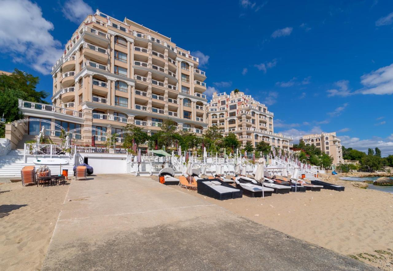 غولدن ساندز La Mer Residence المظهر الخارجي الصورة