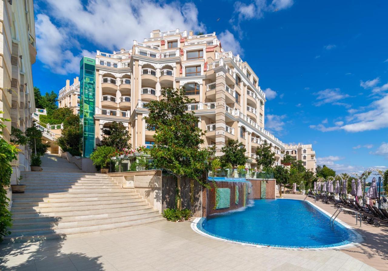 غولدن ساندز La Mer Residence المظهر الخارجي الصورة